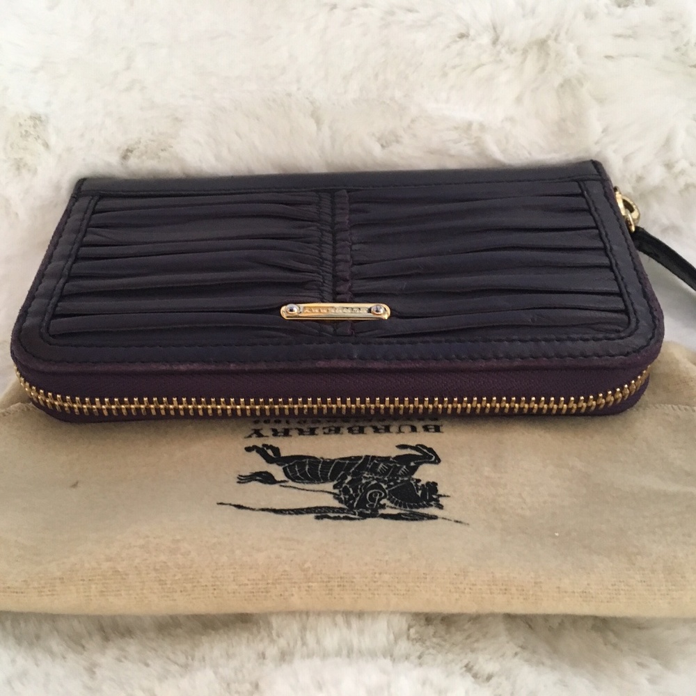 Burberry Zip-Around Leather Wallet - Picture 4 of 7